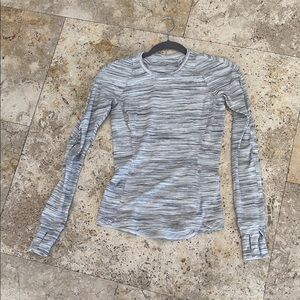 lululemon athletica Gray Fitted Long Sleeve Crew Neck Cuffed Sleeve T-shirt